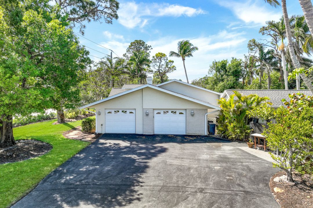 1135 26th Ave N, Naples, FL 34103