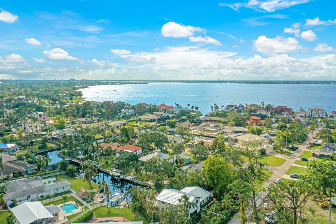 1030 Aqua Ln, Fort Myers, FL 33919