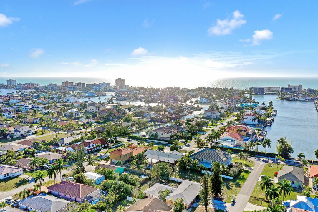 10442 Vanderbilt Dr, Naples, FL 34108