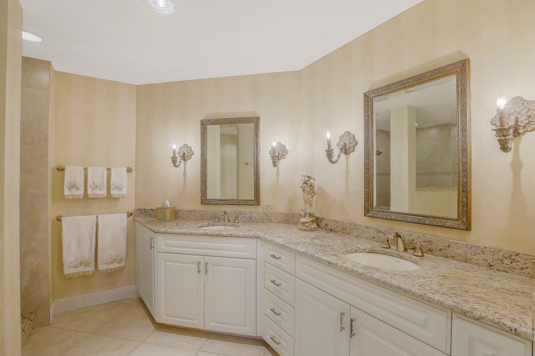 8453 Abbington Cir #821, Naples, FL 34108