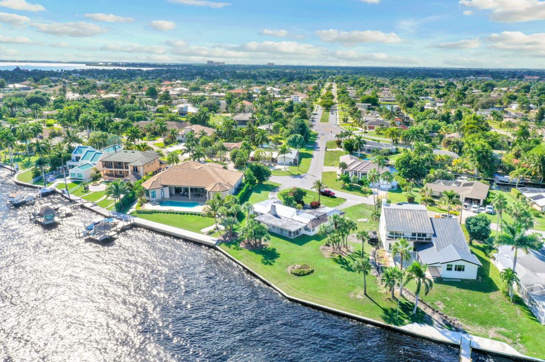 5271 Nautilus Dr, Cape Coral, FL 33904