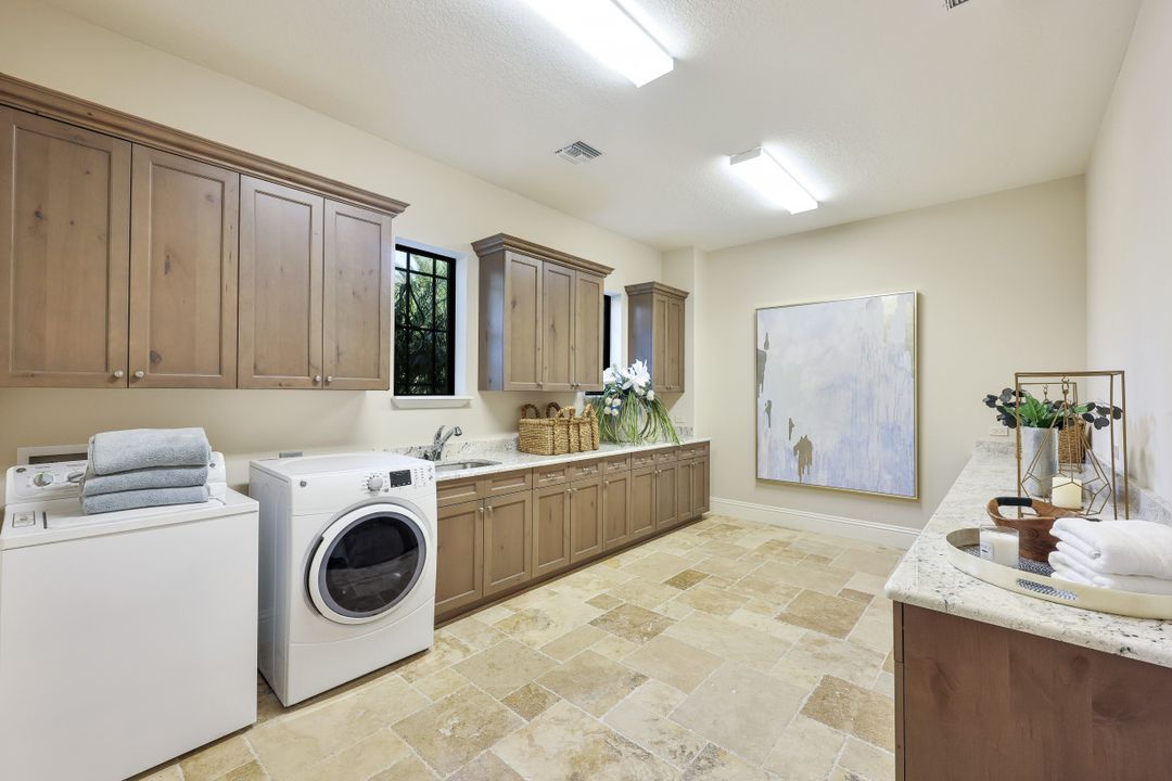 9238 Marble Stone Dr, Naples, FL 34120