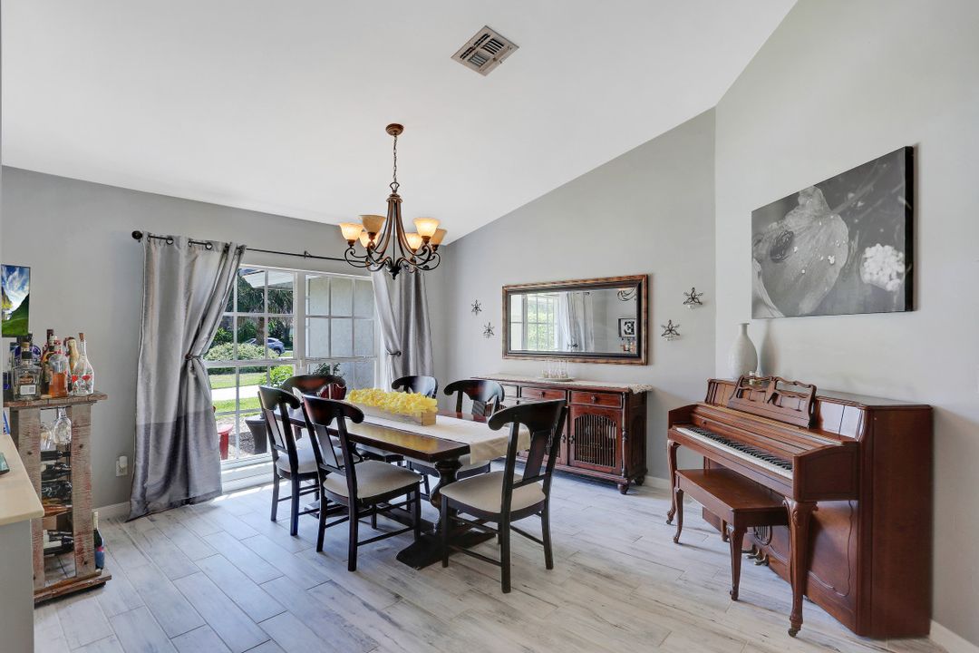 7359 Stonegate Dr, Naples, FL 34109