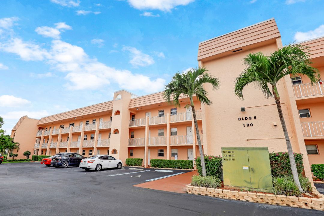 180 Turtle Lake Ct #103, Naples, FL 34105