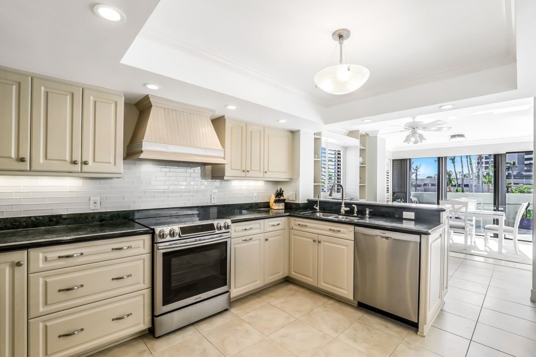 4401 Gulf Shore Blvd N #D-207, Naples, FL 34103