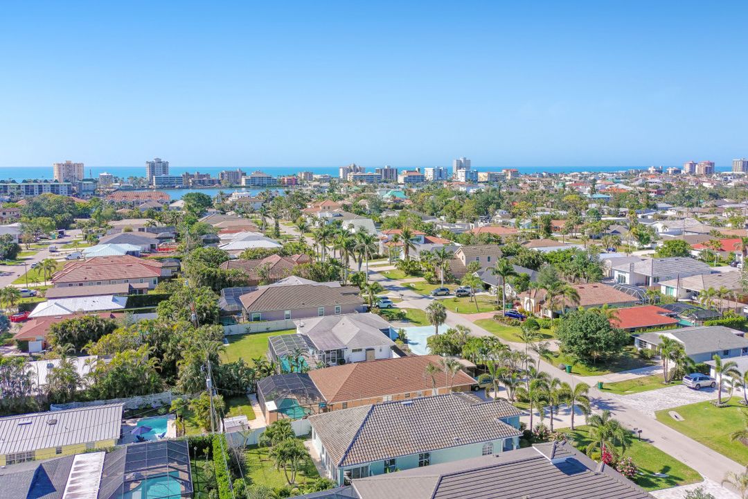 586 93rd Ave N, Naples, FL 34108