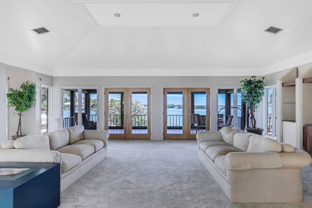 1011 Pettit Ct, Marco Island, FL 34145