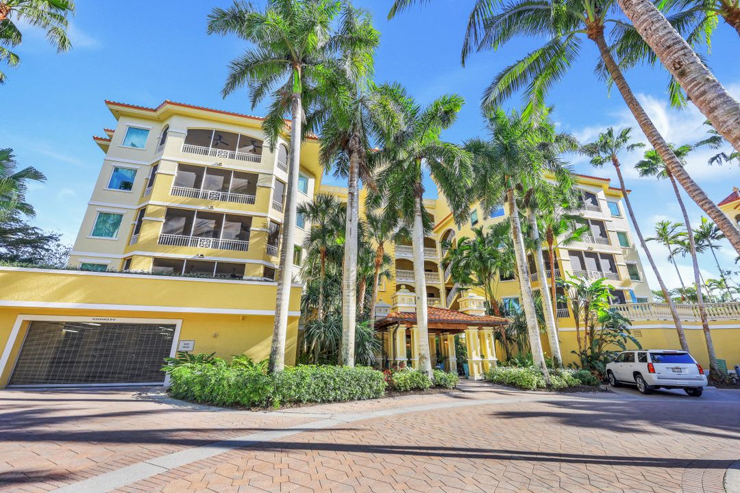 2748 Tiburon Blvd E #304, Naples, FL 34109