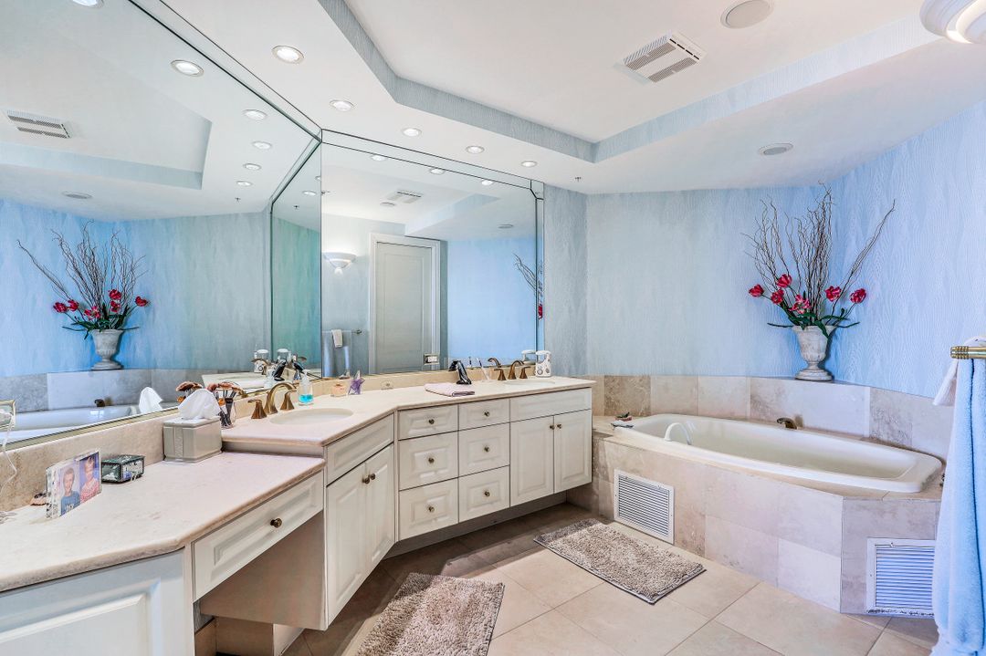 4811 Island Pond Ct #905, Bonita Springs, FL 34134