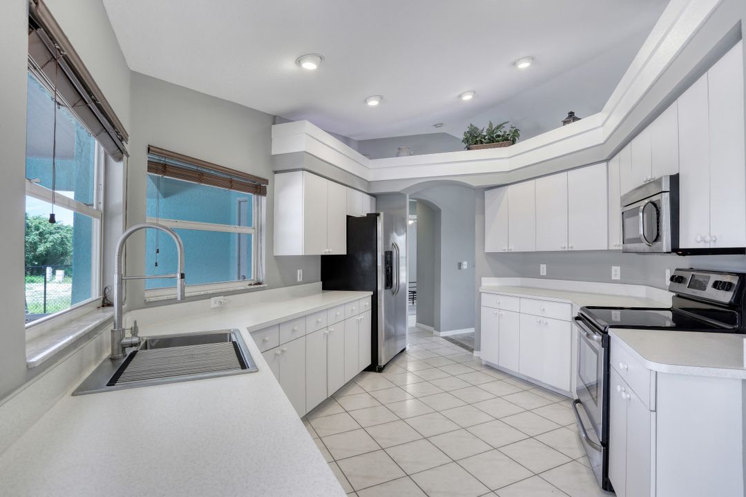1904 SW 54th Ln, Cape Coral, FL 33914