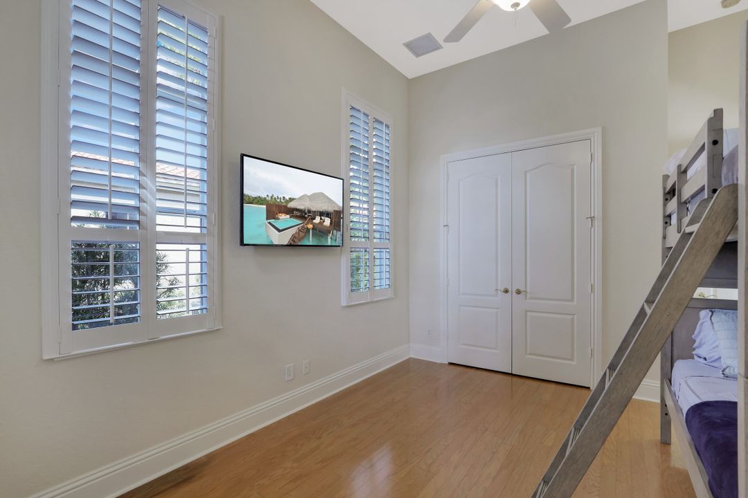 8560 Bellagio Dr, Naples, FL 34114