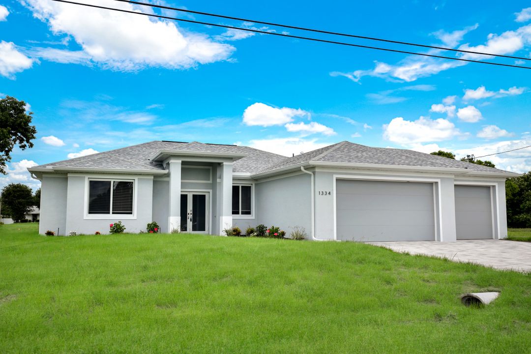 1334 SW Santa Barbara Pl, Cape Coral, FL 33991