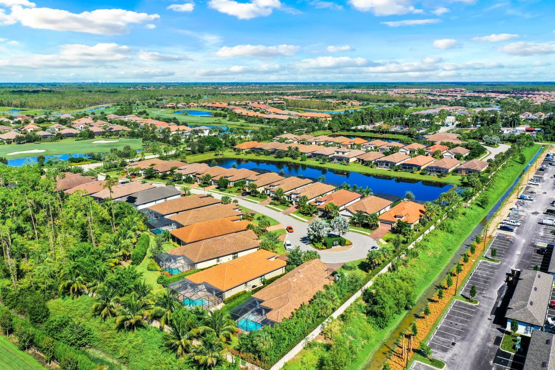 8696 Dilillo Ct, Naples, FL 34119