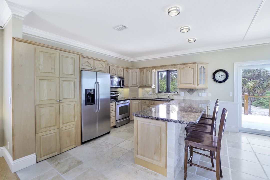 39 W Pelican St, Naples, FL 34113