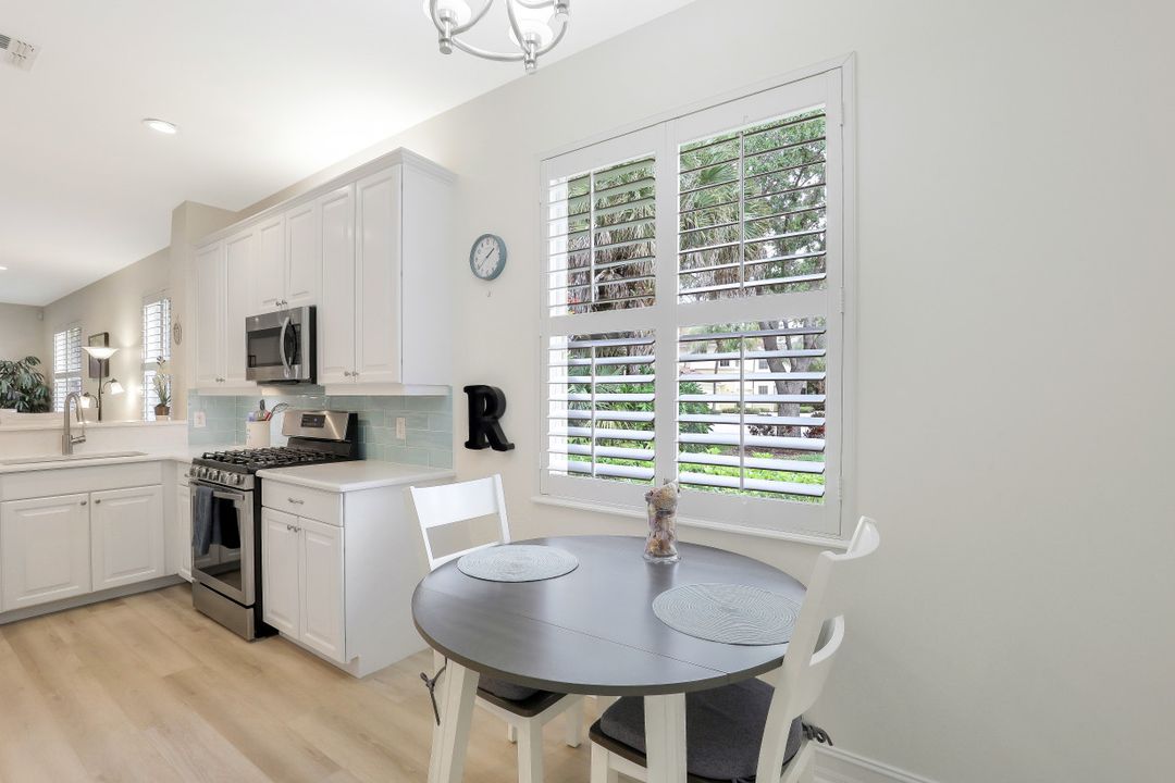 1903 Tarpon Bay Dr N, Naples, FL 34119