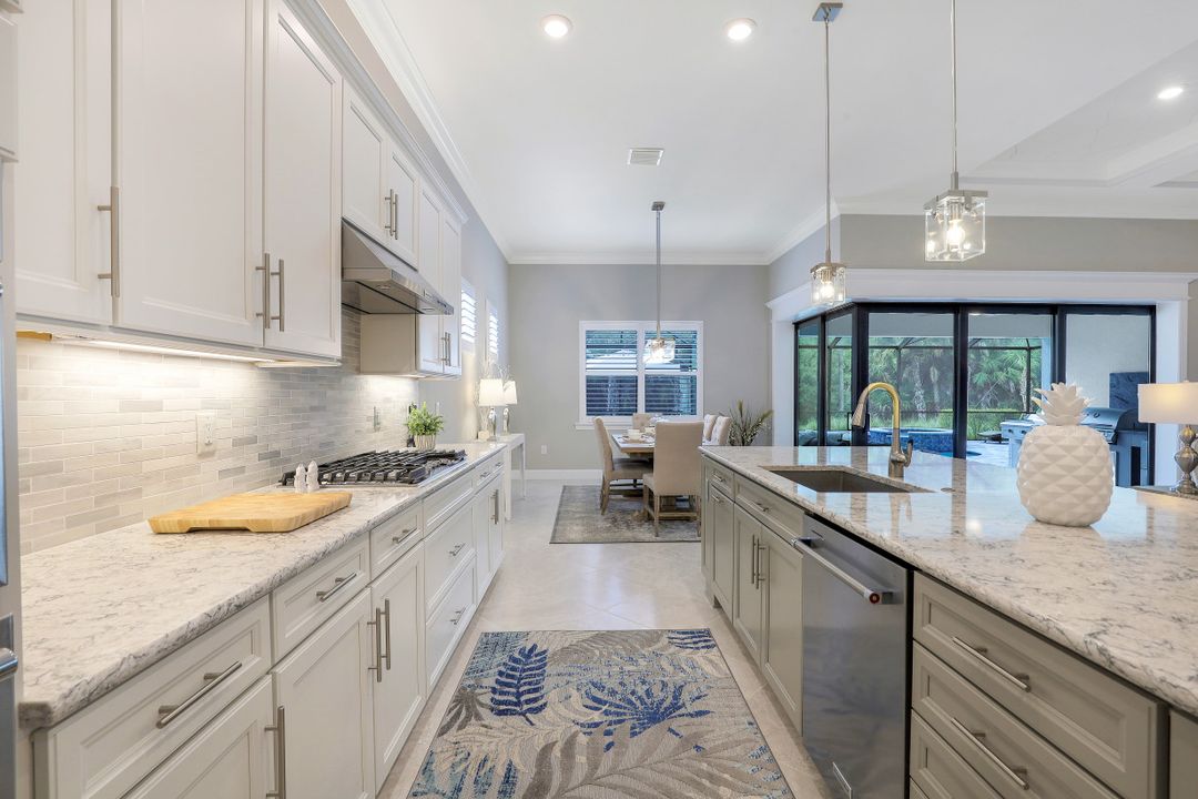 9483 Greyhawk Trl, Naples, FL 34120