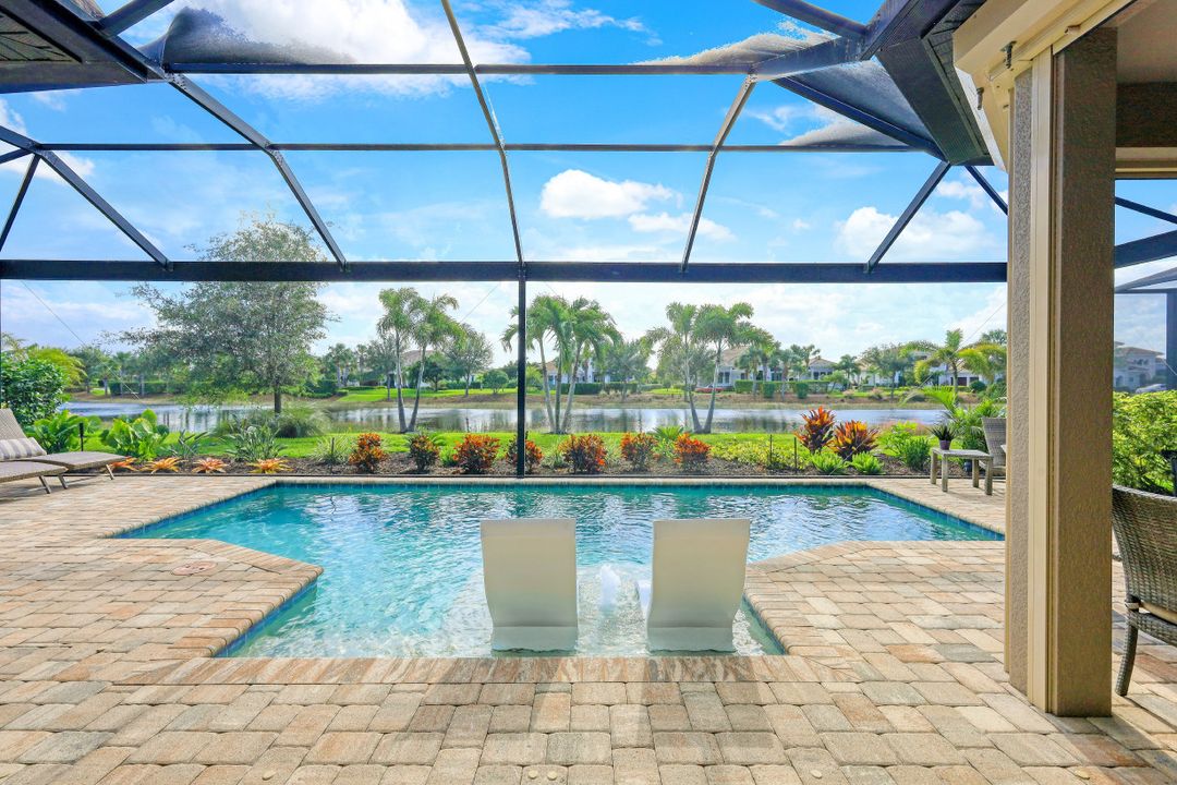 9243 Rialto Ln, Naples, FL 34119