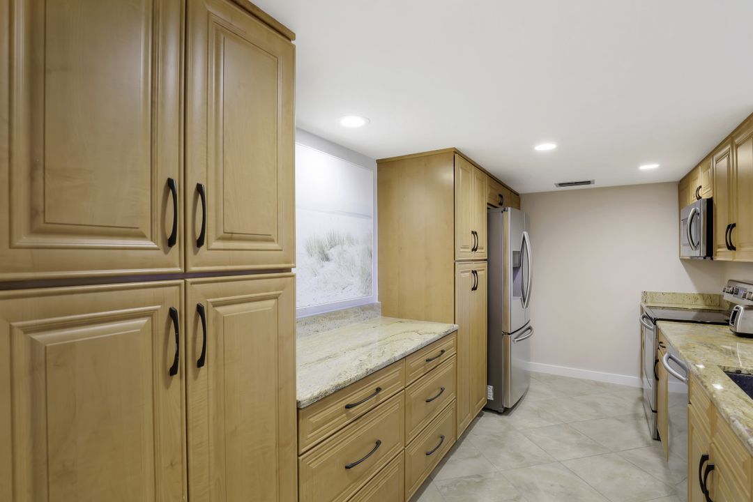 17 Bluebill Ave #104, Naples, FL 34108