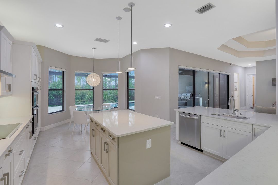 2998 Cinnamon Bay Cir, Naples, FL 34119