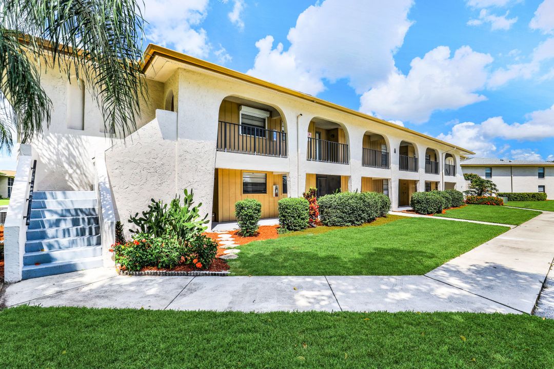 151 Cypress Way E  #A-5, Naples, FL 34110