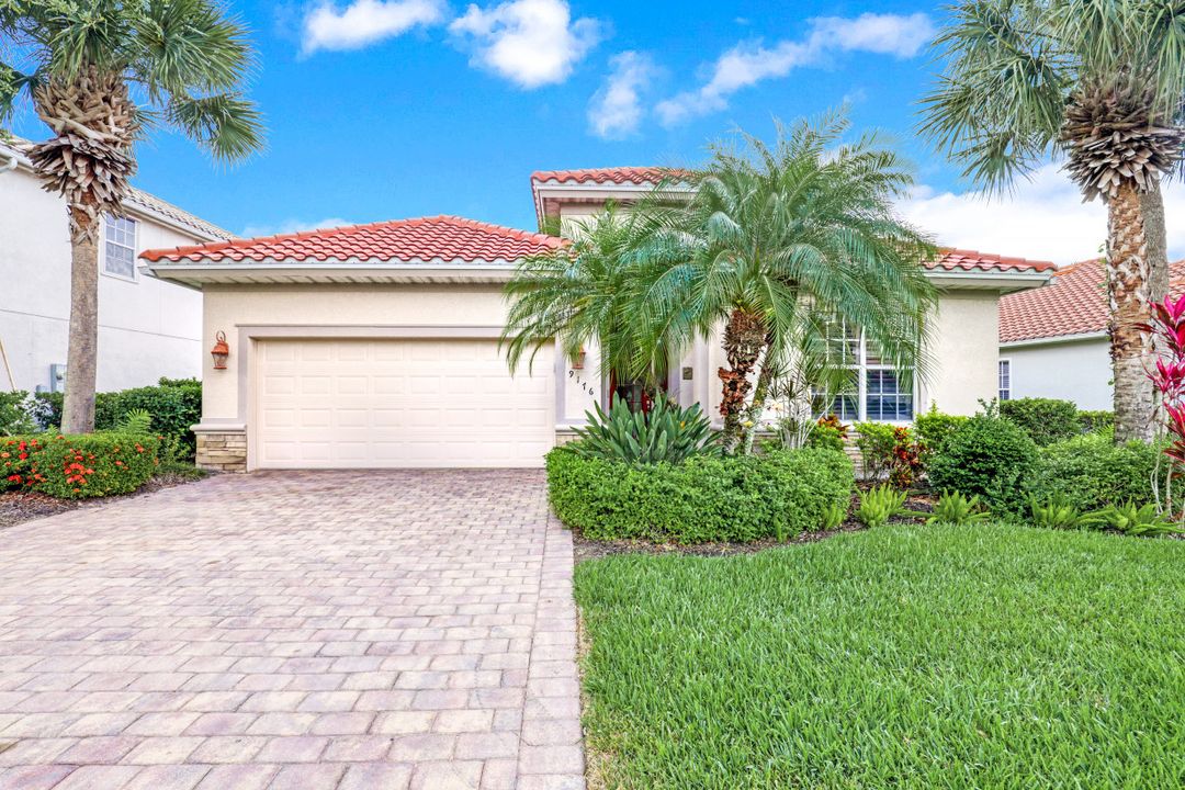 9176 Quartz Ln, Naples, FL 34120