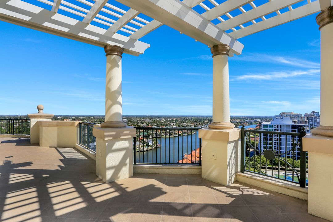 81 Seagate Dr #2001, Naples, FL 34103