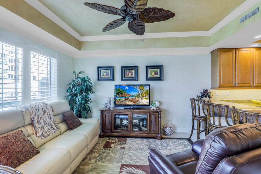 295 Grande Way #905, Naples, FL 34110