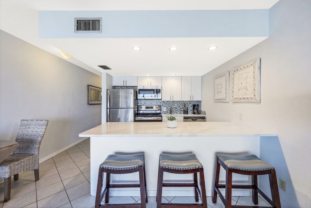 260 Southbay Dr #104, Naples, FL 34108