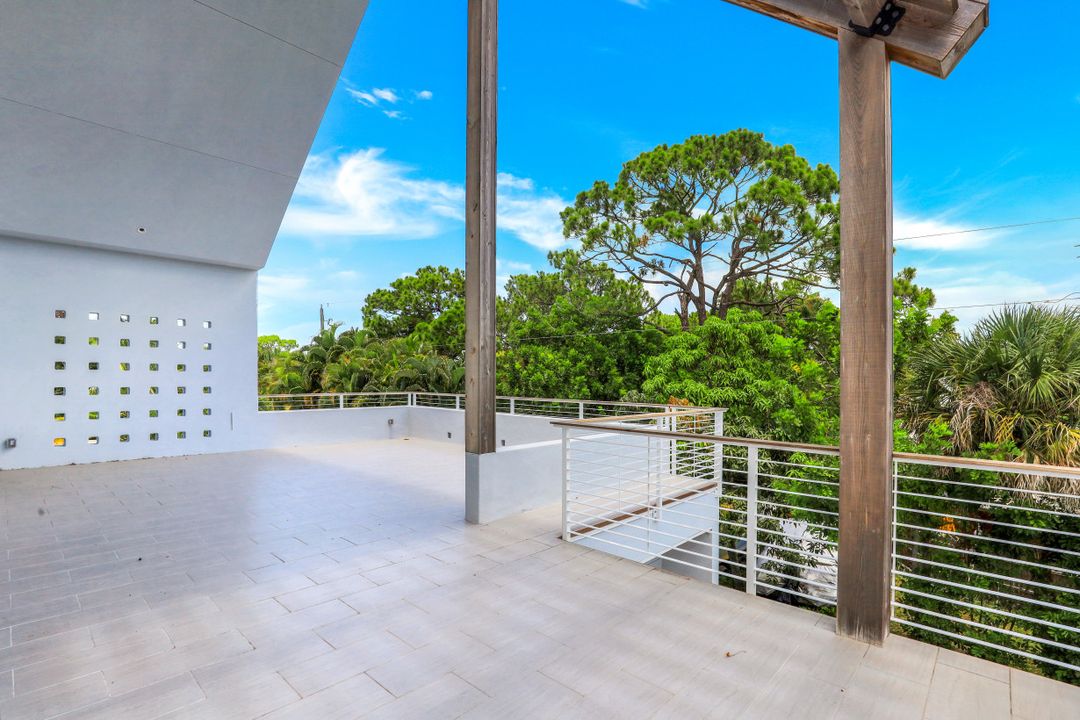 859 92nd Ave N, Naples, FL 34108