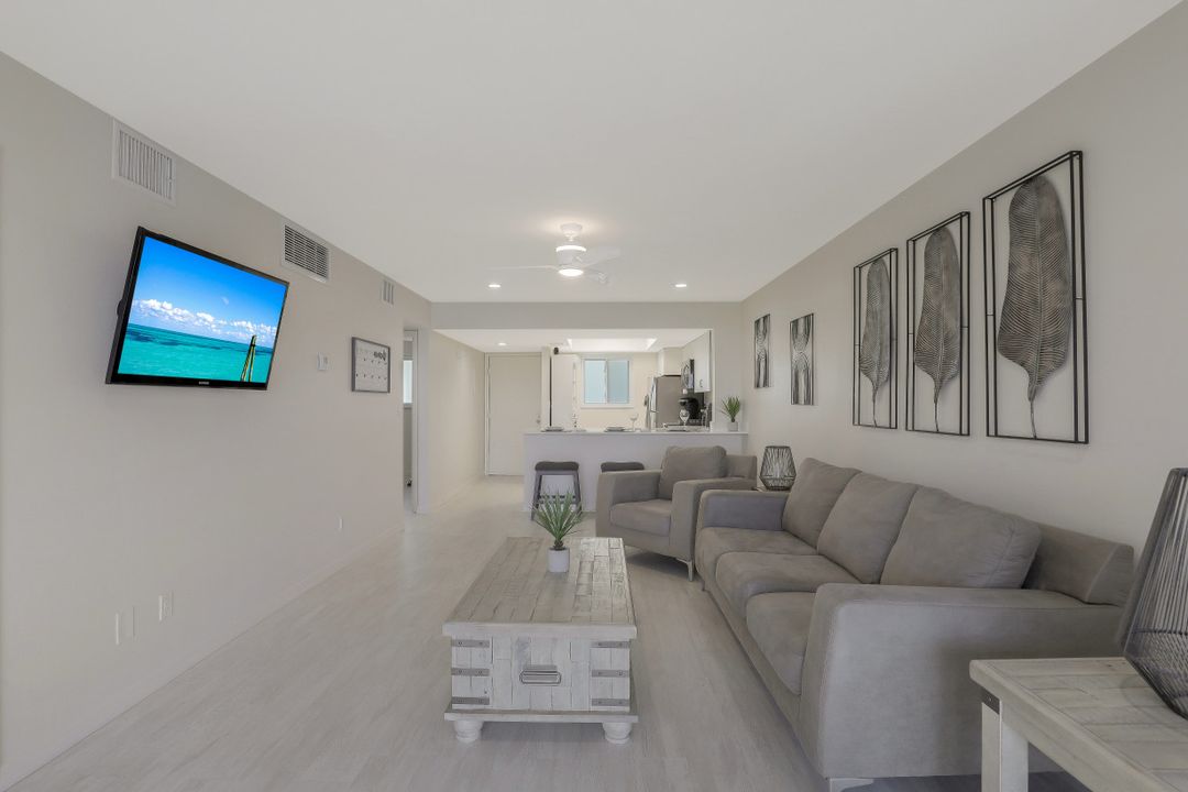 1004 Manatee Rd, Naples, FL 34114