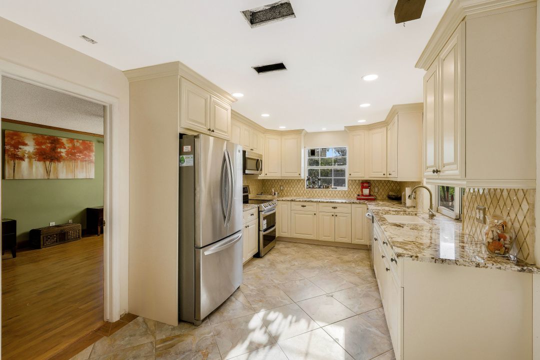 2627 SW 2nd Pl, Cape Coral, FL 33914