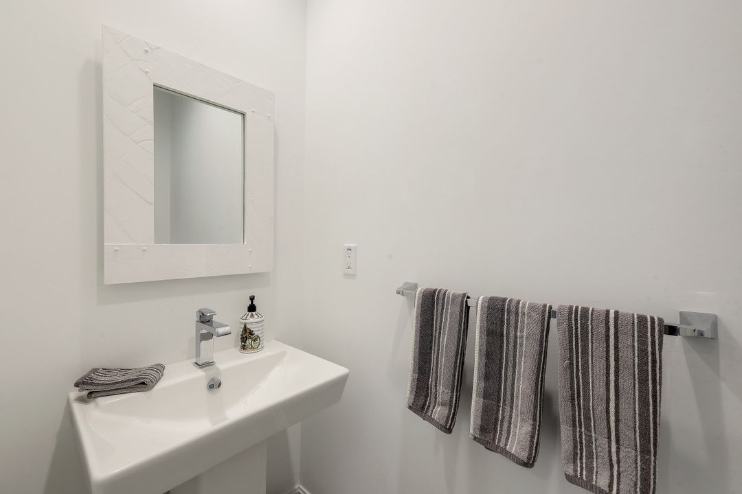 1135 3rd St S #117, Naples, FL 34102