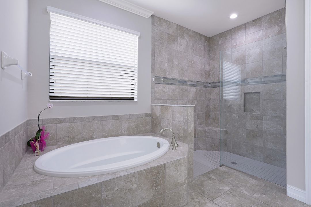 14482 Tuscany Pointe Trail, Naples, FL 34120