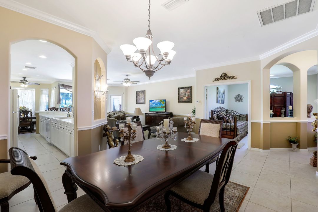 2084 Crestview Way, Naples, FL 34119