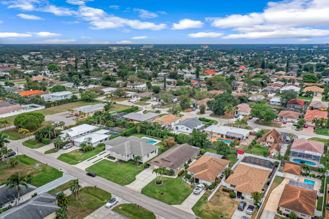 628 104th Ave N, Naples, FL 34108