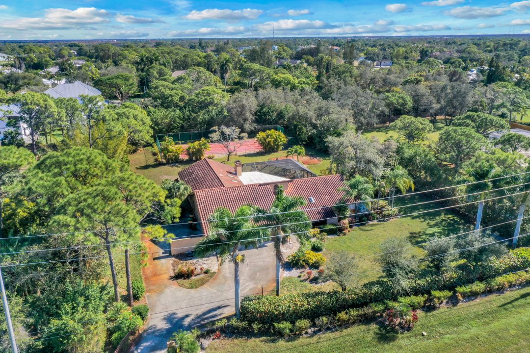 6846 Trail Blvd, Naples, FL 34108