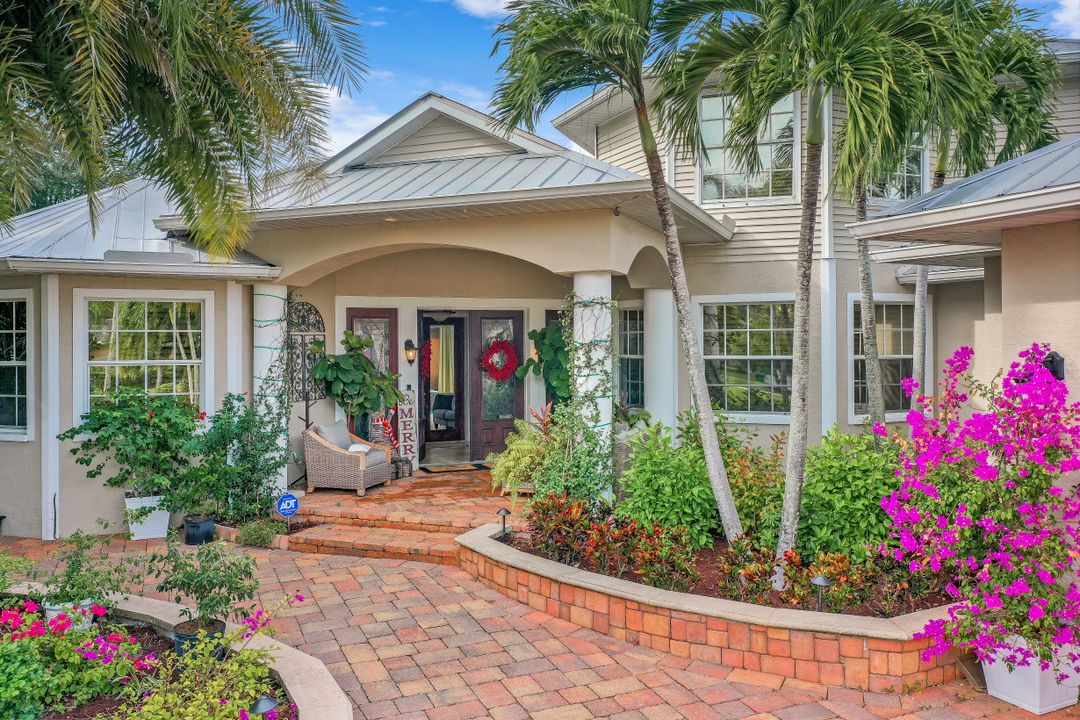 1817 Piccadilly Cir, Cape Coral, FL 33991