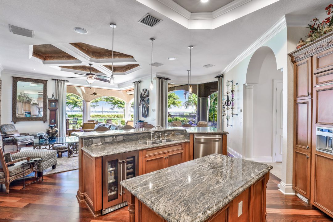 18000 Via Bellamare Ln, Miromar Lakes, FL 33913