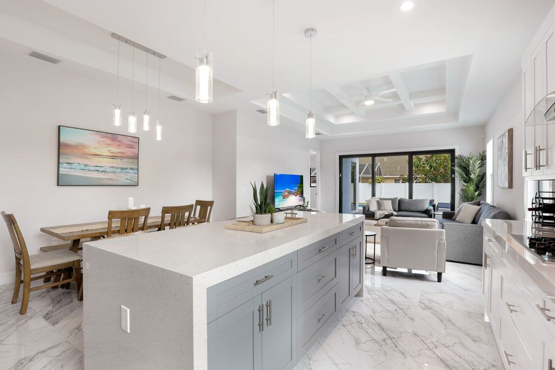 783 110th Ave N, Naples, FL 34108