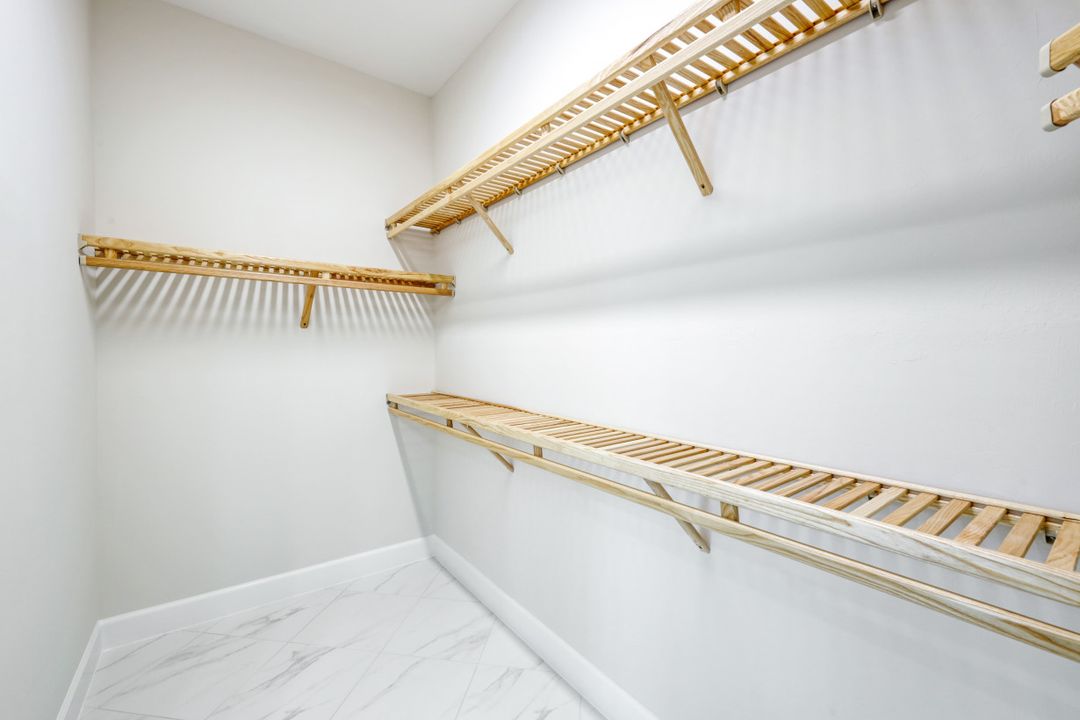 6435 Negril Isle Dr, Naples, FL 34113