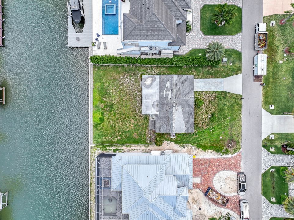 469 Tradewinds Ave, Naples, FL 34108