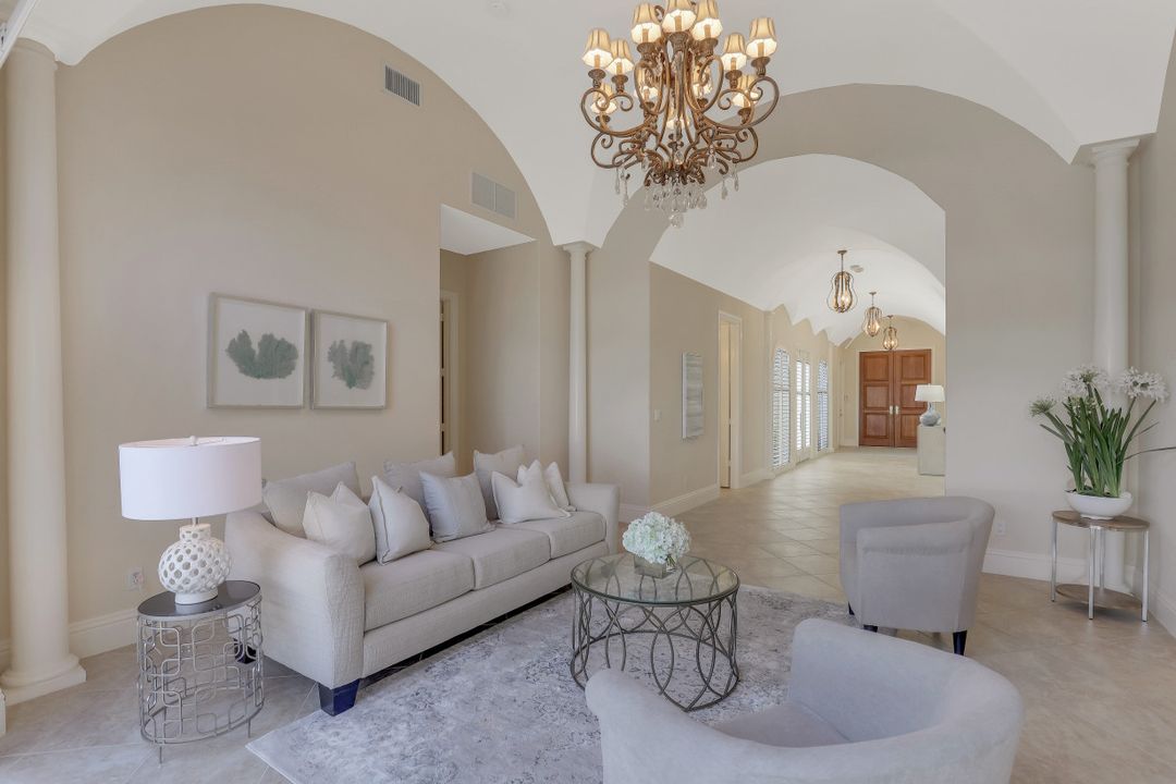 8560 Bellagio Dr, Naples, FL 34114