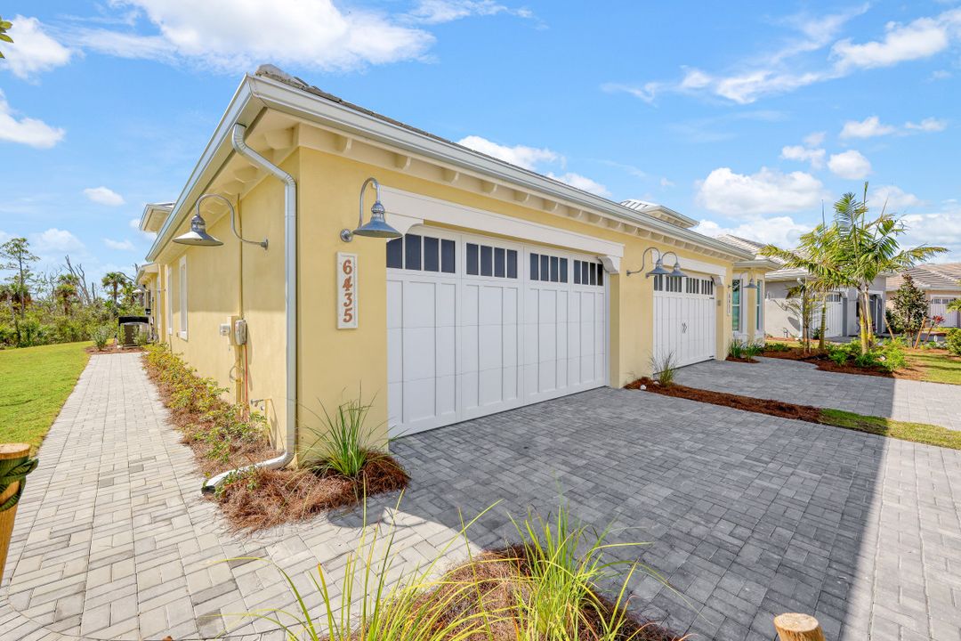 6435 Negril Isle Dr, Naples, FL 34113