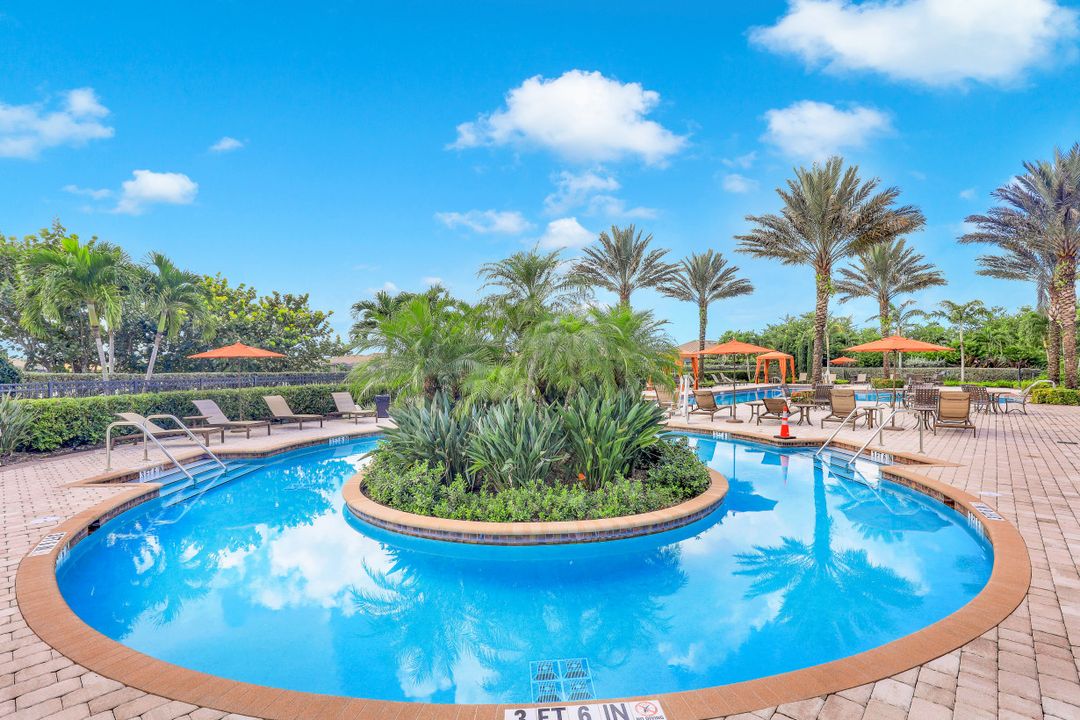 8199 Lucello Terrace N, Naples, FL 34114