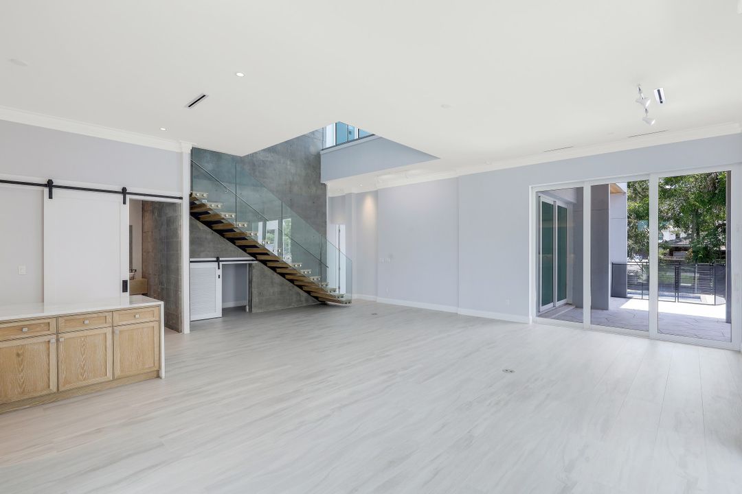 859 92nd Ave N, Naples, FL 34108