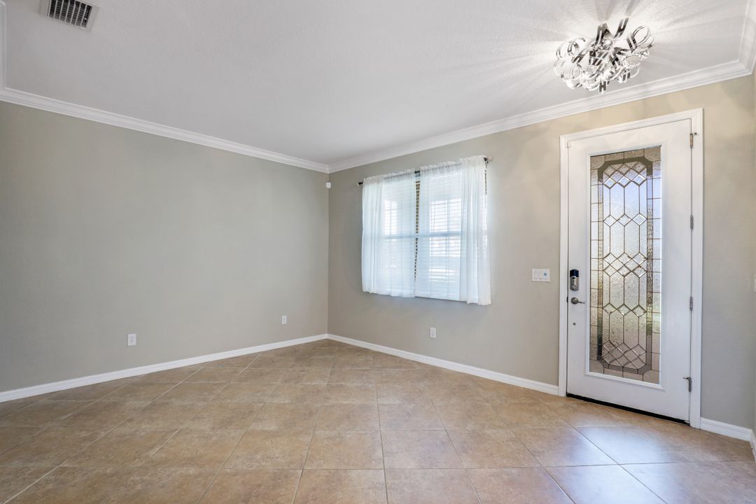 2262 Vermont Ln, Naples, FL 34120