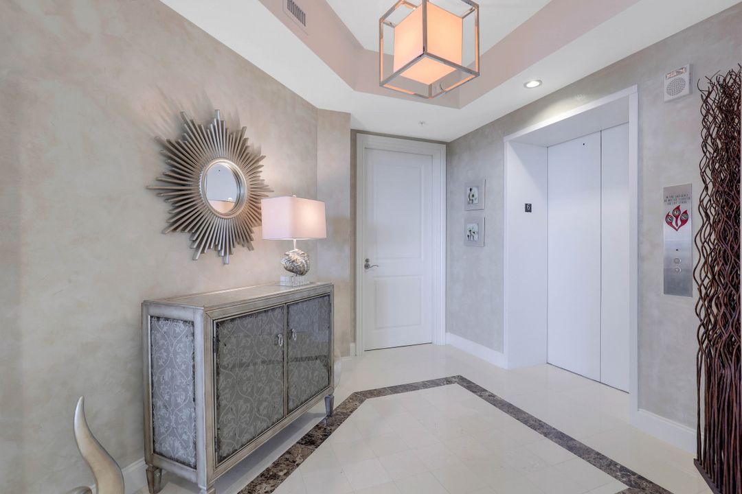13675 Vanderbilt Dr #610, Naples, FL 34110