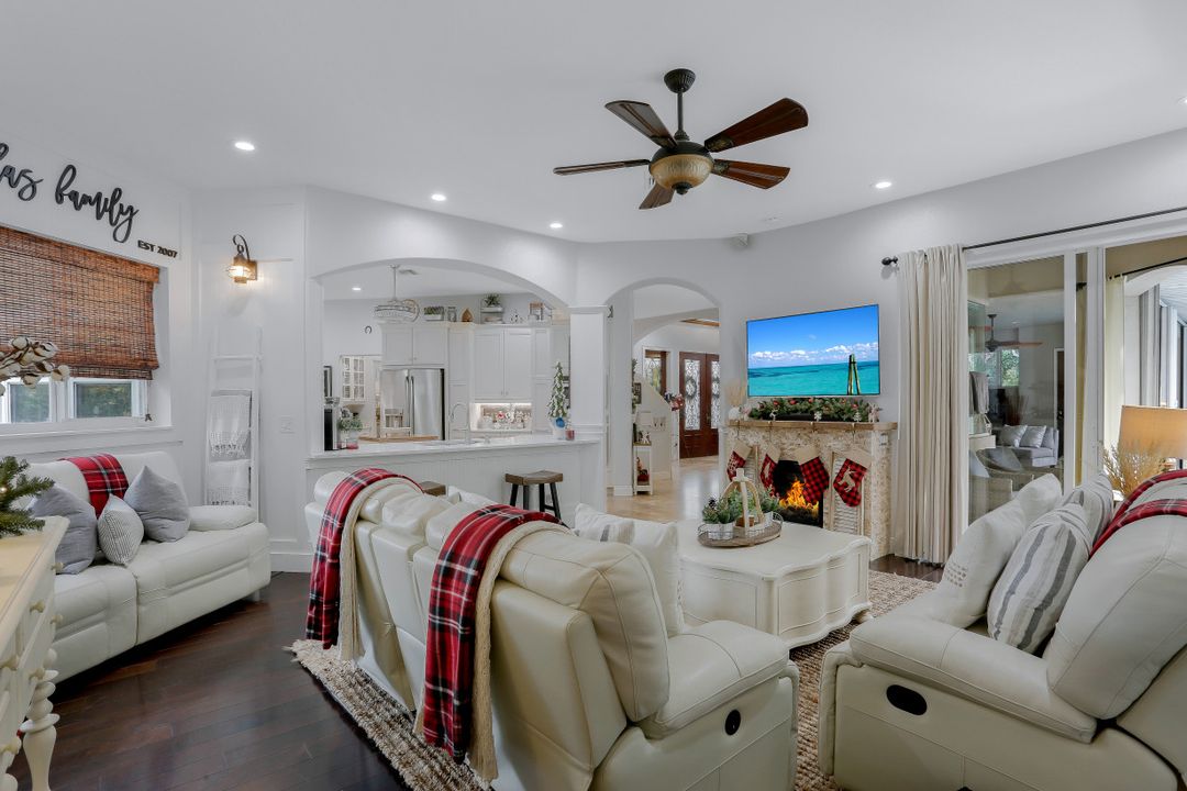 1817 Piccadilly Cir, Cape Coral, FL 33991