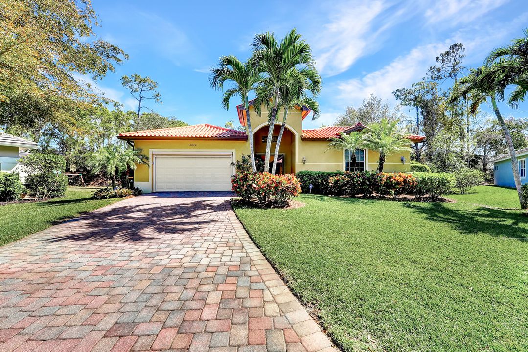 4000 Stonesthrow Ct, Naples, FL 34109