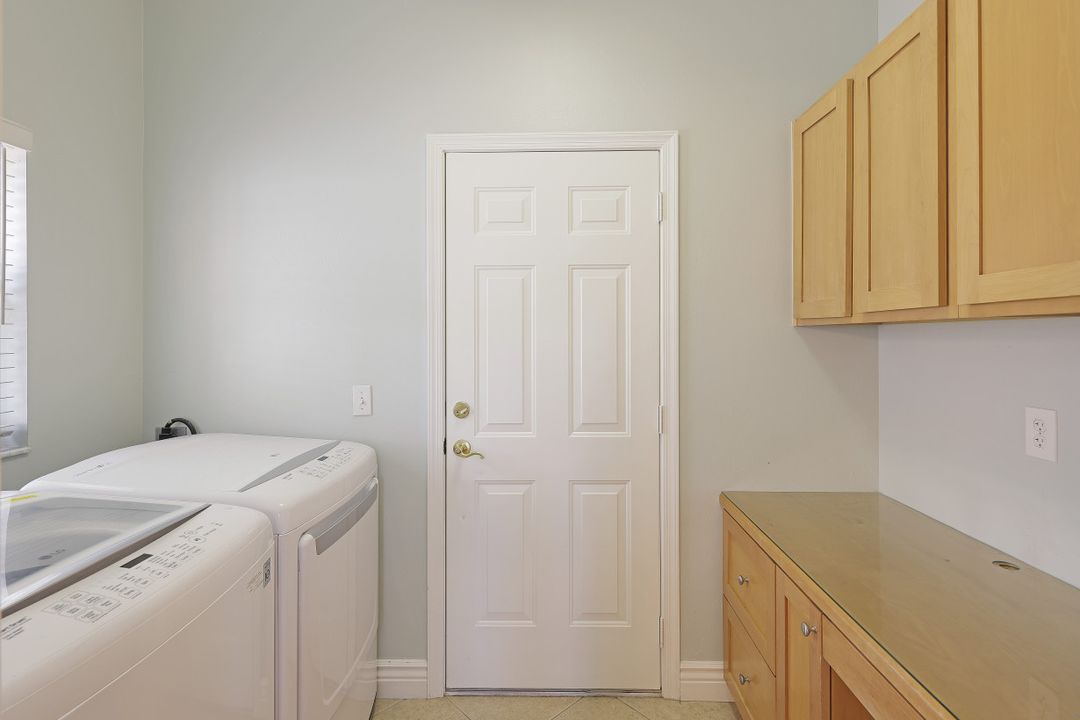 371 Pindo Palm Dr, Naples, FL 34104